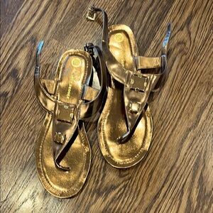 Audrey Brooke 8.5 Gold Sandals